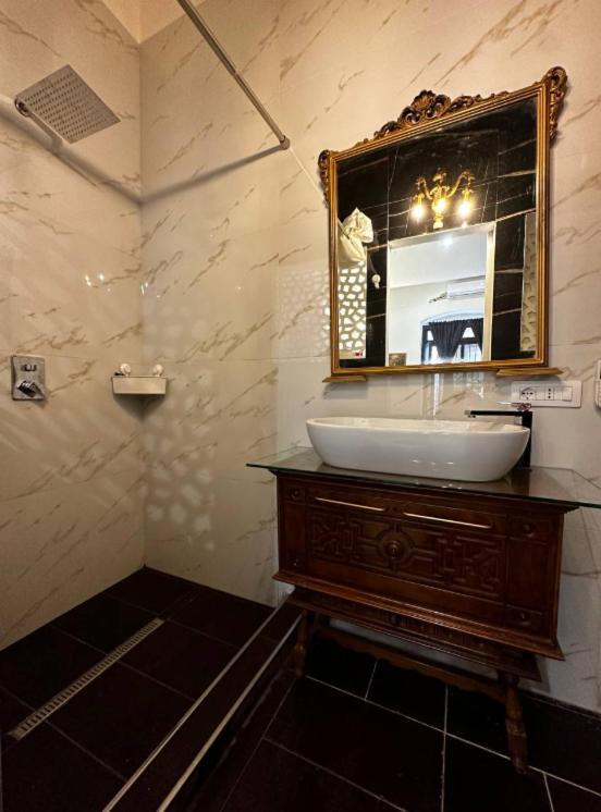 Enchanting In Old Town Couette-café